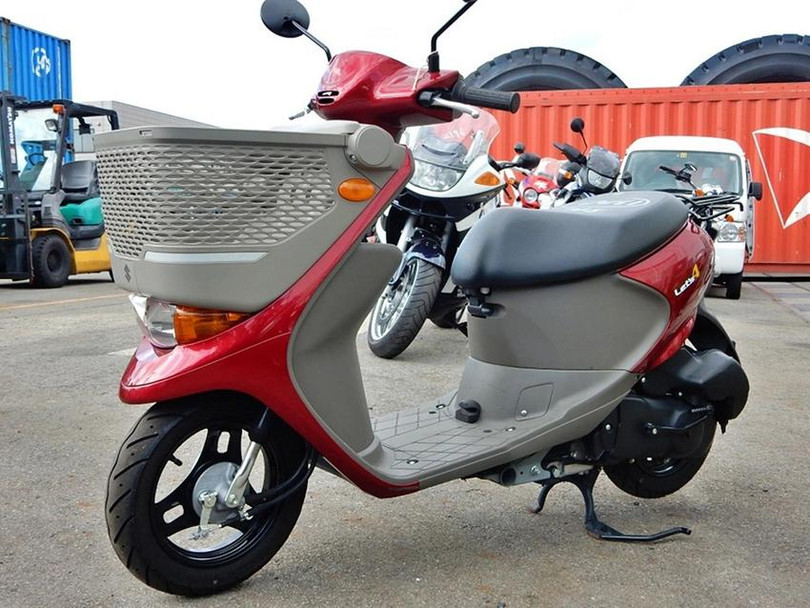 Những chiếc xe máy 50cc đang trên đà tuyệt chủng - Ảnh: Suzuki xe 50 cc 1.jpg