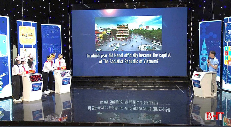 2 teams compete to answer the mysterious crossword question. bqbht_br_nguyen-khac-vien-2.jpg
