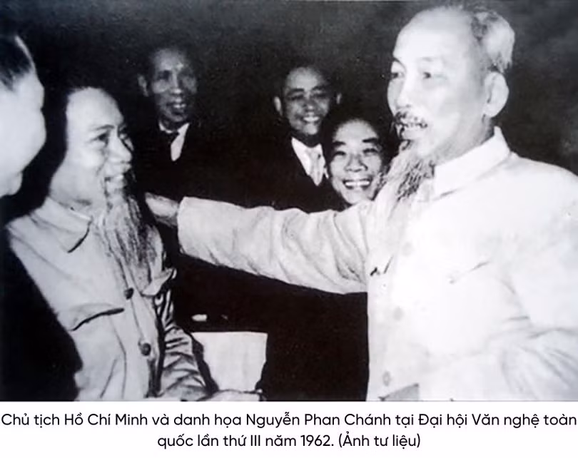 Tranh lụa của Nguyễn Phan Chánh lần đầu tiên được giới thiệu ở Pháp vào năm nào?