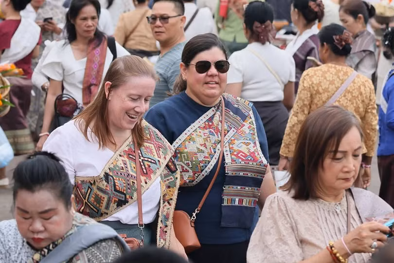 Năm nay, sự kiện thu hút đông đảo người dân trong nước cùng du khách từ nhiều quốc gia đến tham dự và chiêm bái.