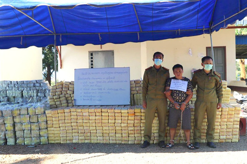 Đối tượng vận chuyển gần 3,5 tấn ma túy cùng tang vật bị thu giữ. (Ảnh: Lao Security News) tang-vat-2.jpg