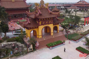 Xuân về trong tiếng chuông chùa