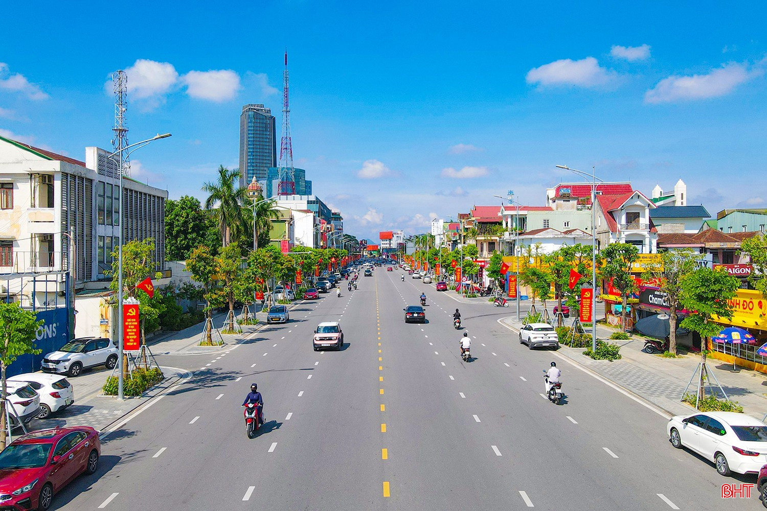 Với vị thế là trung tâm chính trị, kinh tế, văn hoá của tỉnh, phường Thành Sen ngày càng khang trang, hiện đại, khẳng định diện mạo đô thị năng động và phát triển. bqbht_br_adji-fly-20250922-092648-458-1758508027958-photo.jpg