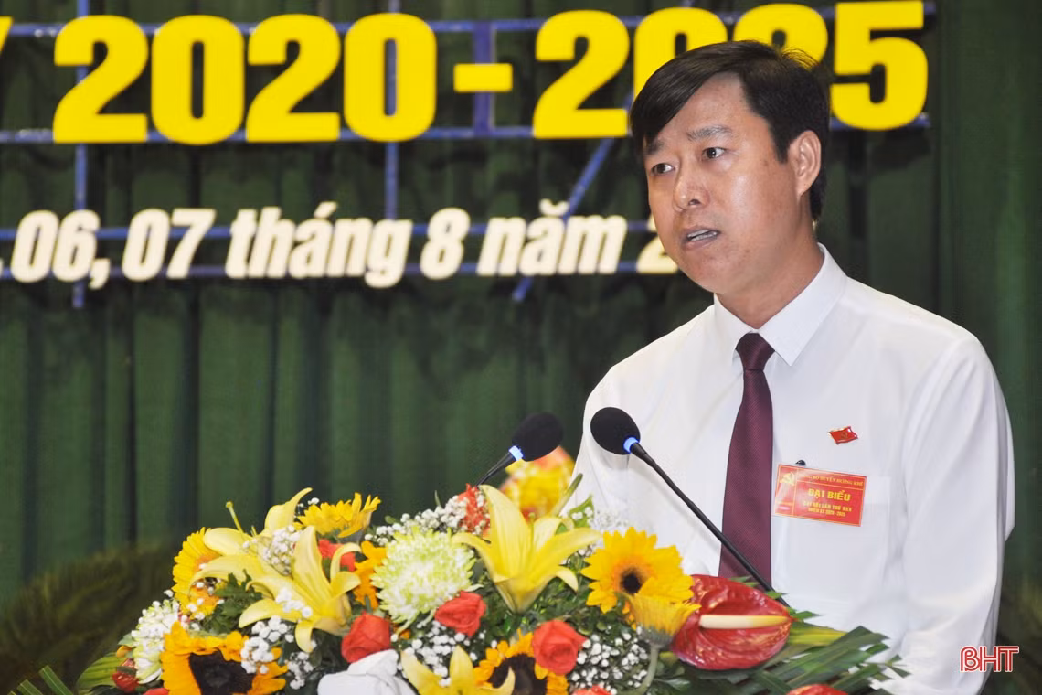 Đồng chí Lê Ngọc Huấn được bầu giữ chức Bí thư Huyện ủy Hương Khê nhiệm kỳ 2020 - 2025
