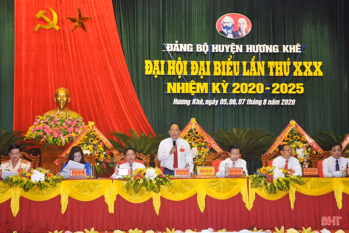 Đồng chí Lê Ngọc Huấn được bầu giữ chức Bí thư Huyện ủy Hương Khê nhiệm kỳ 2020 - 2025