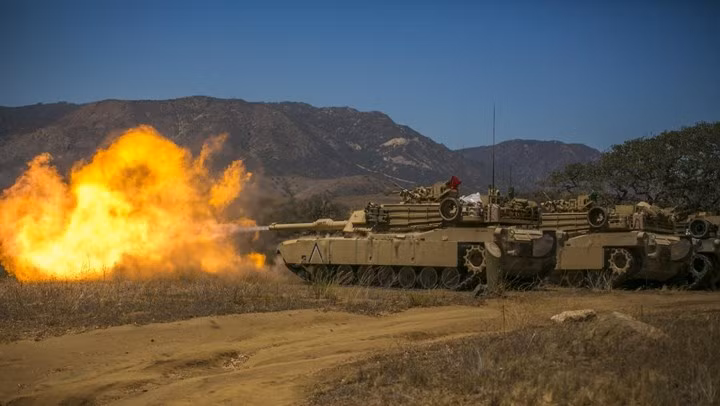 Uy lực chiến tăng M1A1 Abrams trong huấn luyện chiến đấu