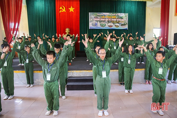 Xúc động lễ chia tay các chiến sỹ “nhí”