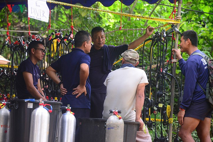 Cận cảnh biệt đội SEAL giải cứu đội bóng trong hang động tại Thái Lan