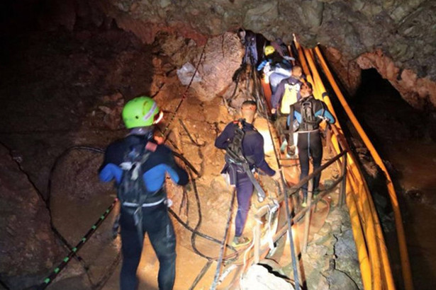 Dự kiến 21h đưa được thành viên đầu tiên của đội bóng Thái ra ngoài ảnh 2 Dự kiến 21h đưa được thành viên đầu tiên của đội bóng Thái ra ngoài