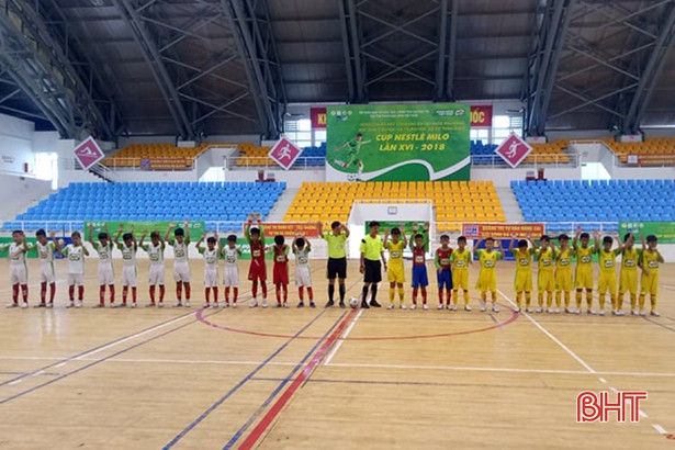 Nhi đồng Hà Tĩnh thua đậm nhi đồng SLNA trước thềm Cúp Milo