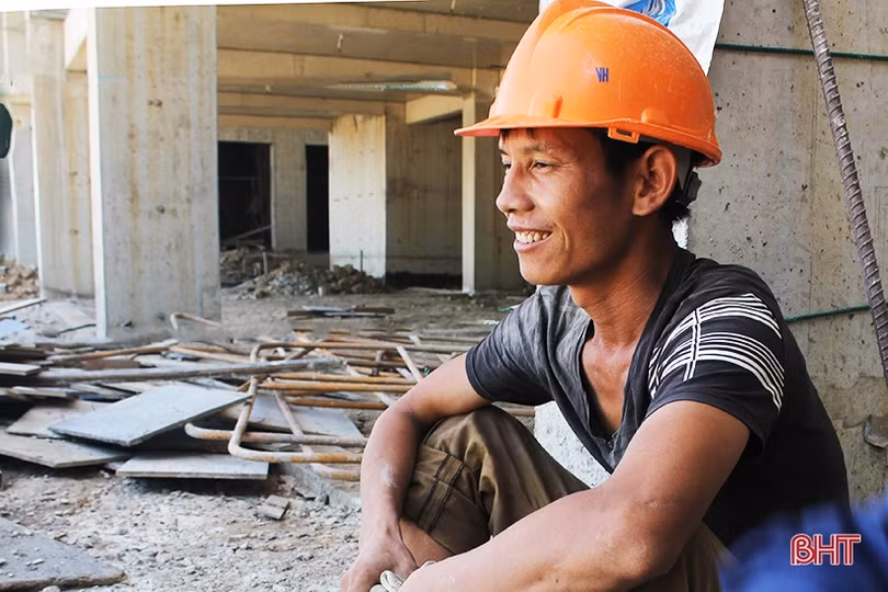 “Vượt nắng” trên công trường nhà ở xã hội đầu tiên Hà Tĩnh
