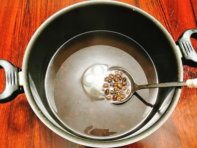 Chè đậu đen cốt dừa vừa thanh mát, vừa béo ngậy