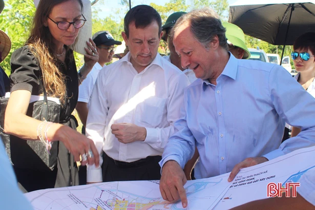Phái đoàn EU kiểm tra thực địa Tiểu dự án đô thị Thạch Hà