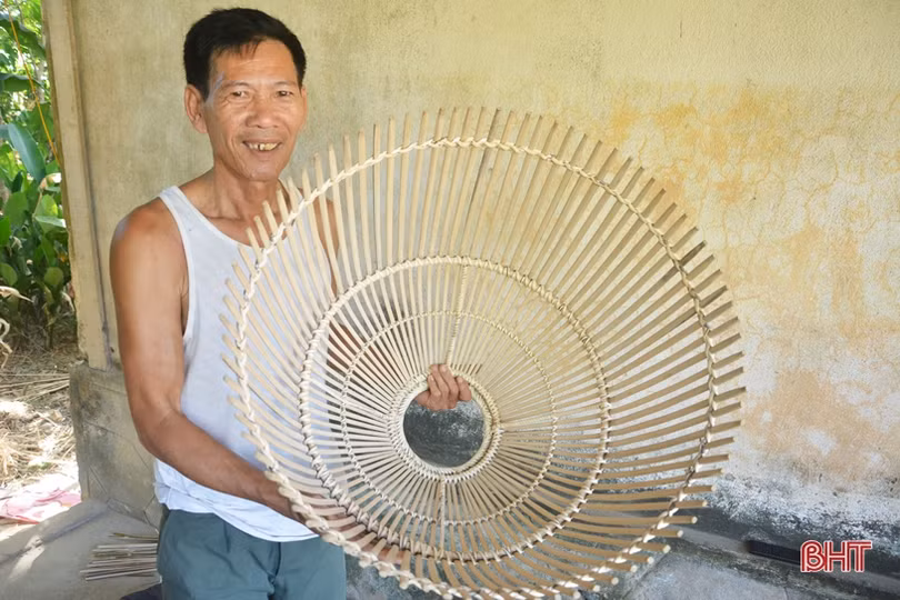 Đan nơm - nghề phụ, niềm vui chính của người dân Yên Mỹ