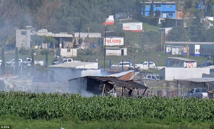 Hiện trường vụ nổ pháo hoa kinh hoàng ở Mexico làm 24 người chết