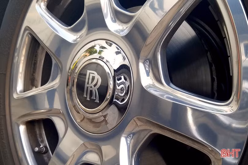 Dàn siêu xe trăm tỷ của ông chủ cà phê Trung Nguyên gây sốt tại Hà Tĩnh