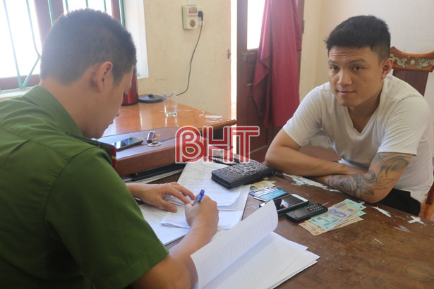 Bắt giữ 2 thanh niên từ Hải Phòng vào Hà Tĩnh lừa đảo