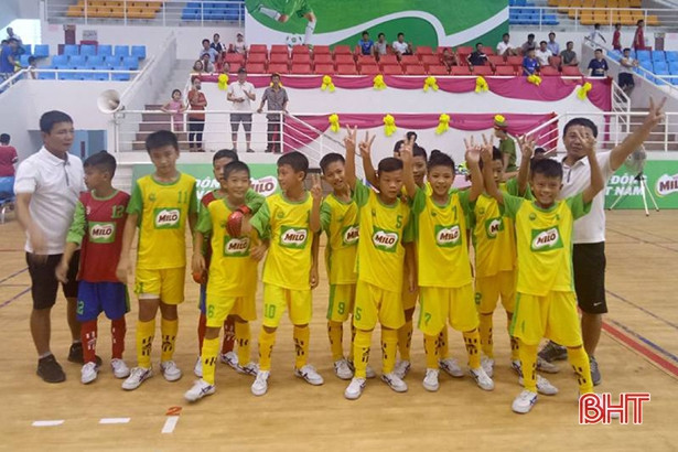 Thắng đậm Bình Phước, nhi đồng Hà Tĩnh rộng cửa vào tứ kết Cúp Milo