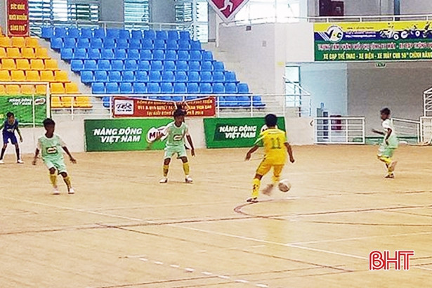 Nhi đồng Hà Tĩnh thua đậm nhi đồng SLNA trước thềm Cúp Milo