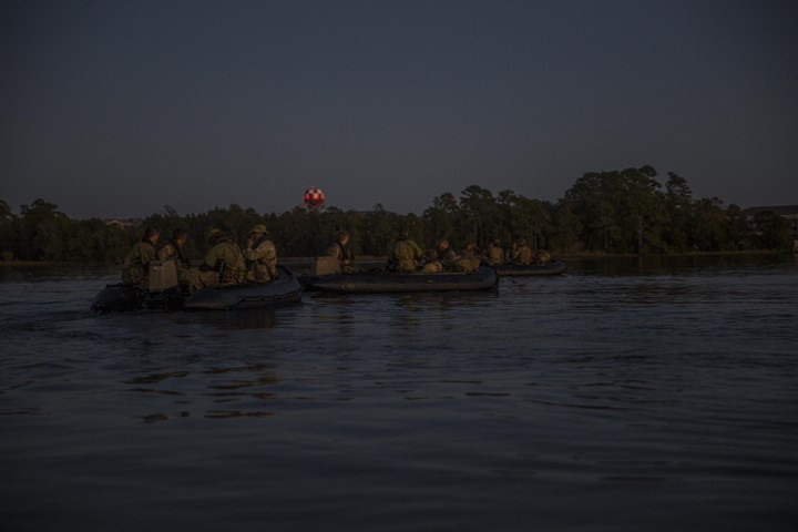 Cận cảnh kỹ năng vượt chướng ngại vật của thủy quân lục chiến Mỹ