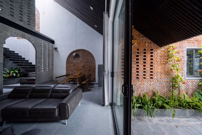 Kiến trúc độc đáo của ngôi nhà mái dốc ở Đà Nẵng