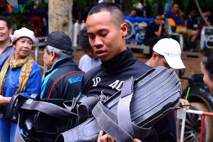 Cận cảnh biệt đội SEAL giải cứu đội bóng trong hang động tại Thái Lan