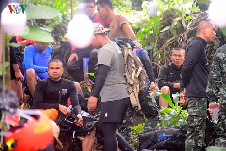 Cận cảnh biệt đội SEAL giải cứu đội bóng trong hang động tại Thái Lan