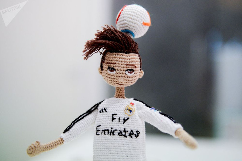 Bà nội trợ Nga làm búp bê hình các ngôi sao World Cup