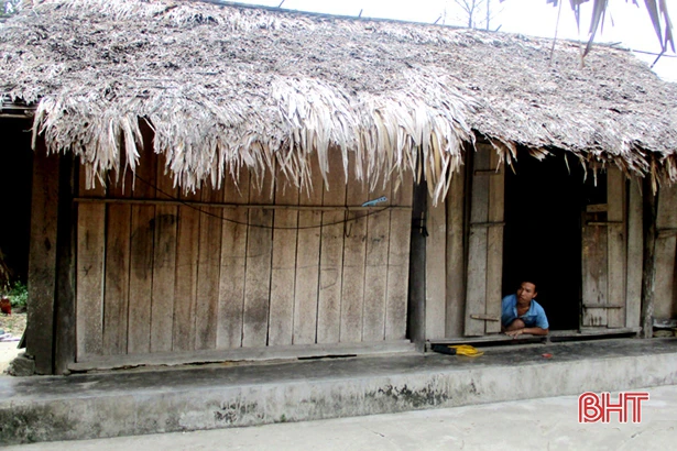 Chỉ ước có ngôi nhà đủ che mưa nắng cho đứa con khuyết tật