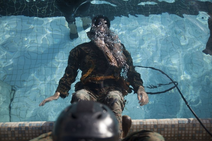 Cận cảnh kỹ năng vượt chướng ngại vật của thủy quân lục chiến Mỹ