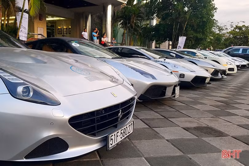 Dàn siêu xe trăm tỷ của ông chủ cà phê Trung Nguyên gây sốt tại Hà Tĩnh