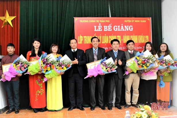 Hà Tĩnh đào tạo, chuẩn hóa cán bộ đáp ứng yêu cầu nhiệm vụ chính trị