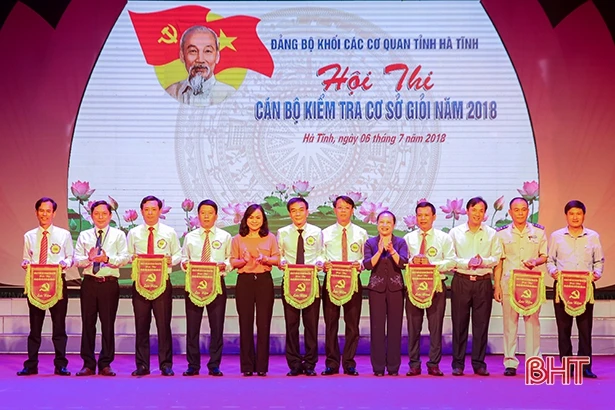 Hải quan Hà Tĩnh nhất chung kết Hội thi Cán bộ kiểm tra cơ sở giỏi khối cơ quan tỉnh