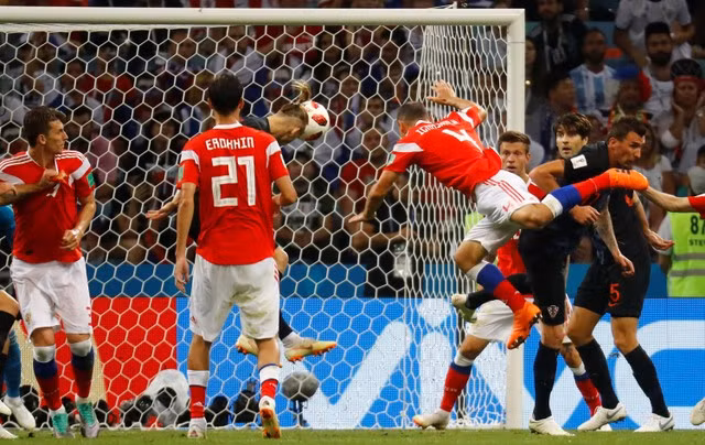 Hạ Nga trên chấm luân lưu, Croatia nhọc nhằn vào bán kết