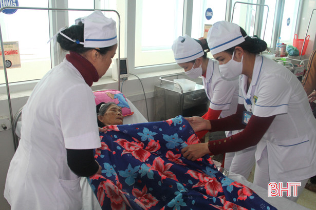 LĐLĐ huyện Nghi Xuân trao tặng gần 160 triệu đồng cho đoàn viên