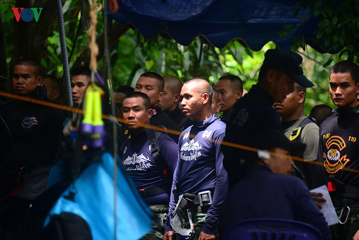 Cận cảnh biệt đội SEAL giải cứu đội bóng trong hang động tại Thái Lan