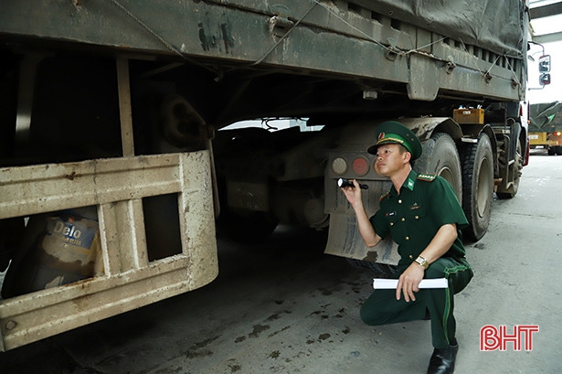 Lưu lượng phương tiện XNC qua Cửa khẩu Cầu Treo tăng khá