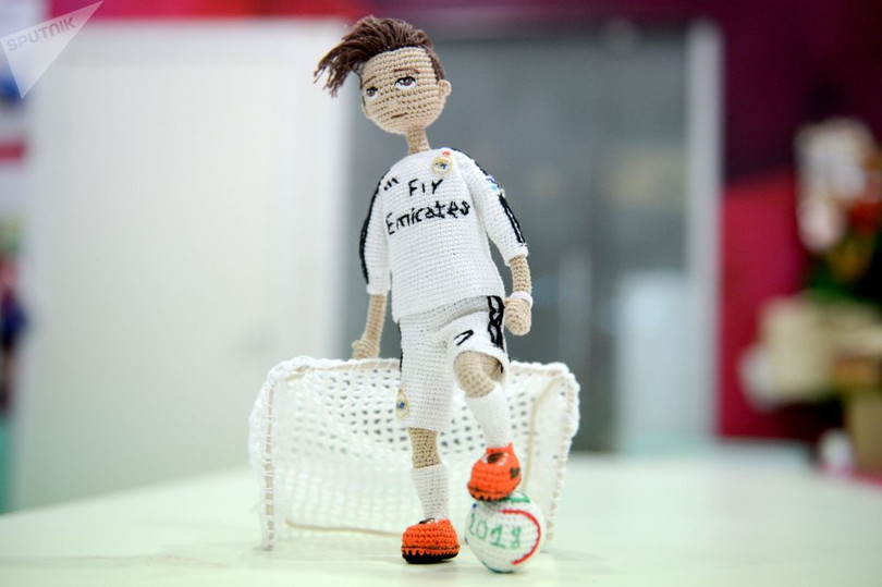 Bà nội trợ Nga làm búp bê hình các ngôi sao World Cup