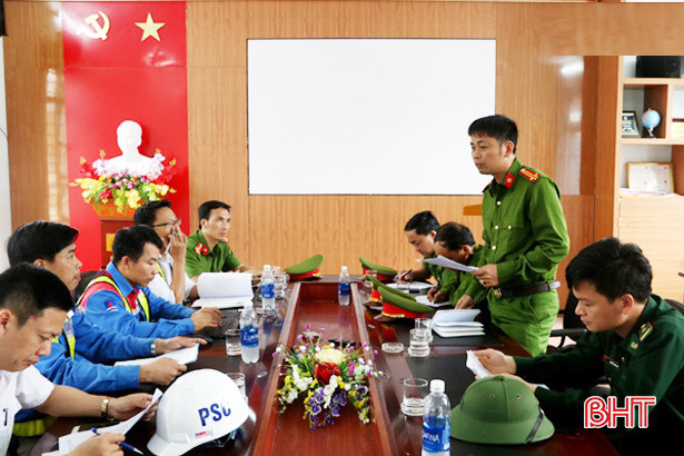 Cháy container, 62 xe máy tay ga được “cứu” trong gang tấc