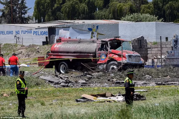 Hiện trường vụ nổ pháo hoa kinh hoàng ở Mexico làm 24 người chết