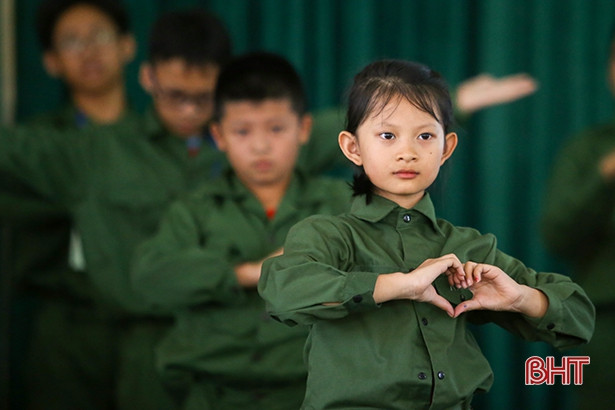 Xúc động lễ chia tay các chiến sỹ “nhí”