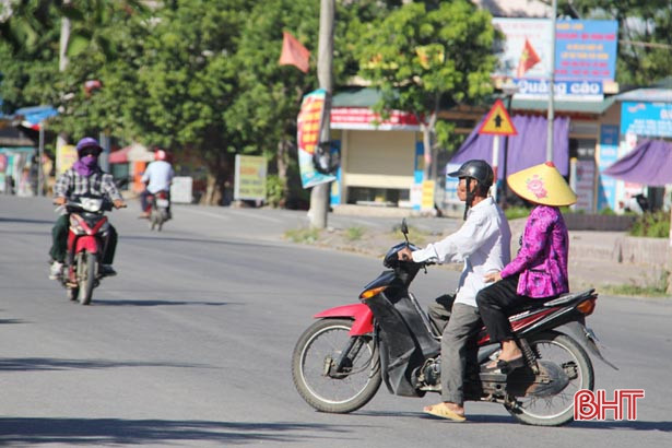 Không mũ bảo hiểm vẫn vô tư tham gia giao thông