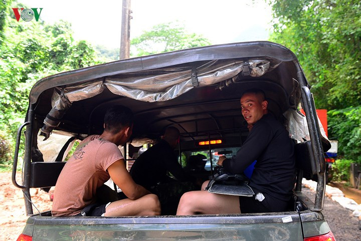 Cận cảnh biệt đội SEAL giải cứu đội bóng trong hang động tại Thái Lan