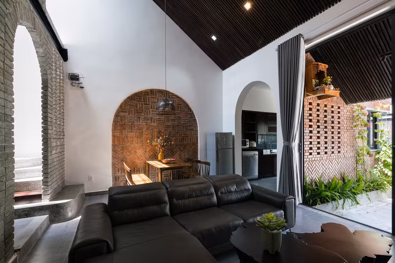 Kiến trúc độc đáo của ngôi nhà mái dốc ở Đà Nẵng