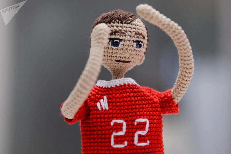 Bà nội trợ Nga làm búp bê hình các ngôi sao World Cup