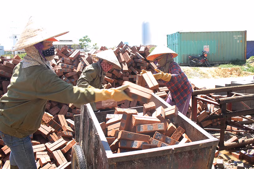 “Vượt nắng” trên công trường nhà ở xã hội đầu tiên Hà Tĩnh