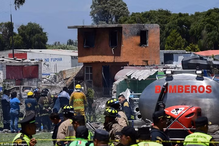 Hiện trường vụ nổ pháo hoa kinh hoàng ở Mexico làm 24 người chết