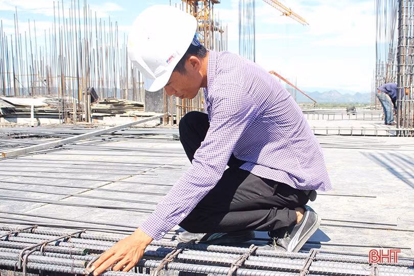 “Vượt nắng” trên công trường nhà ở xã hội đầu tiên Hà Tĩnh