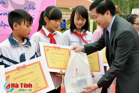 Trao giải Cuộc thi báo tường về Nguyễn Du và Truyện Kiều ảnh 3