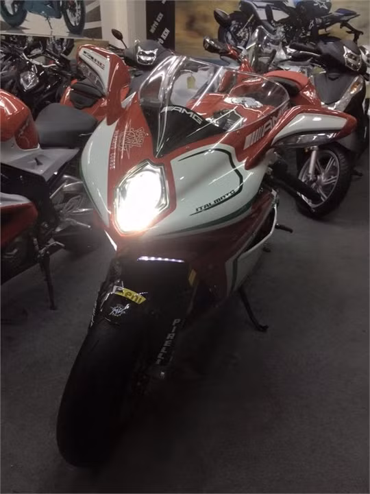 MV Agusta F4 RC 2015 đầu tiên về Việt Nam, giá từ 1,35 tỷ đồng ảnh 1